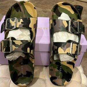 NWB Madden Girl Teddy-T Slides, Sz 7, Camouflage